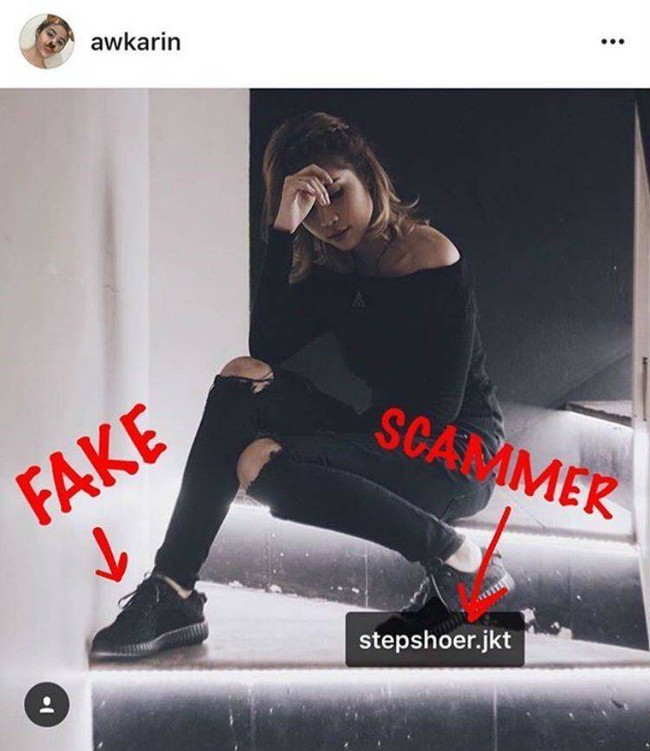 Salah satu selebgram ternama, Awkarin sempat membuat heboh karena kedapatan menggunakan sepatu Adidas Yeezy palsu. Hal itu dibocorkan oleh akun Instagram @yeezybusta. Foto: Instagram