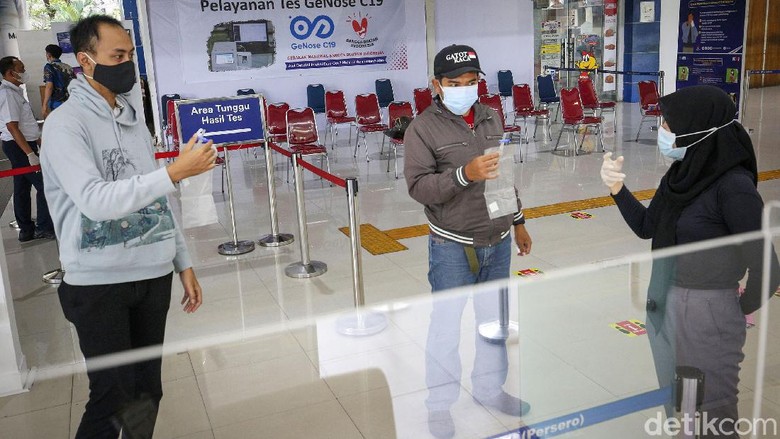 Asik, GeNose C19 Tersedia di Stasiun Gambir Uji pemeriksaan COVID-19 dengan metode GeNose kini tersedia di Stasiun Gambir, Jakarta. es GeNose ini sebelumnya digunakan di Stasiun Pasar Senen.