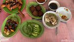 Uniknya Makan Ayam Bakar Harum yang Dipanggang dalam Tempayan