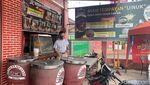 Uniknya Makan Ayam Bakar Harum yang Dipanggang dalam Tempayan