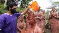 Pembersihan patung itu sebagai perawatan setelah sebelumnya terpapar abu vulkanik dampak erupsi Gunung Raung.