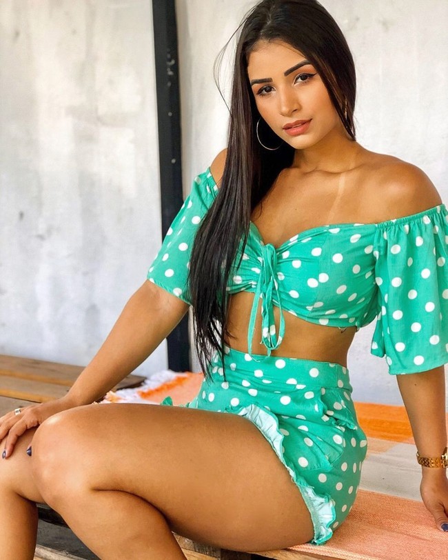Diakui Bruna jika ia memang senang menjaga bentuk tubuh sejak kecil dan menyukai fashion. Karena itu, Bruna bisa menarik banyak netizen dengan penampilannya yang menawan. Foto: Instagram @brunascalzer