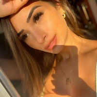 Bagaimana wanita cantik itu bisa membagi waktunya untuk jadi polisi, model, dan selebgram? Diakui Bruna jika jadwalnya memang padat dari bangun hingga tidur. Meski sibuk, ia menyempatkan waktu paling tidak sejam untuk belajar setiap malam setelah bekerja. Foto: Instagram @brunascalzer