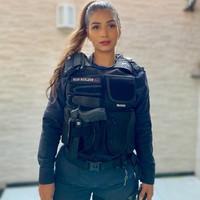 Mengenai dirinya yang jadi selebgram, Bruna mengaku tidak ada rekan-rekannya yang menjahili atau melecehkan dan ia selalu diperlakukan dengan hormat. Bruna pun merasa bersyukur  bisa mendapat banyak pujian karena penampilannya dari teman kerja maupun orang-orang asing. Foto: Instagram @brunascalzer