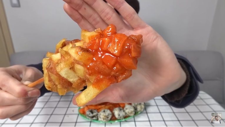 cara makan tteokbokki ala orang Korea