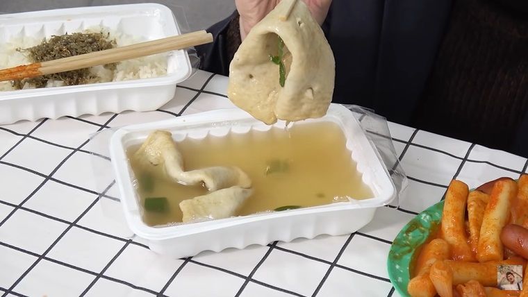 cara makan tteokbokki ala orang Korea