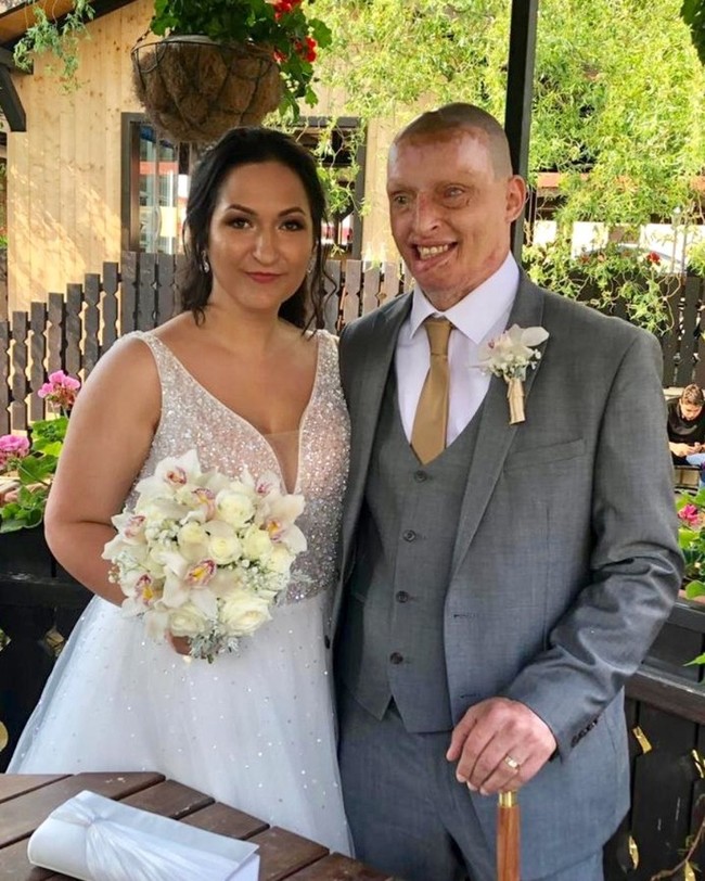 Untungnya kini Daniel telah mendapatkan jodoh yang baik. Dia telah menikah dengan wanita bernama Anna pada 2019.  Foto: Instagram