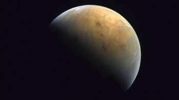   Kalau ini adalah foto pertama Mars yang dipotret wahana Uni Emirat Arab yang bernama Hope. Foto: BBC Magazine