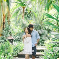 Pose mesra Ririn Ekawati dan Ibnu Jamil di tengah pemandangan hijau. Bikin netizen baper. Foto: Instagram/@ibnujamilo, @ririnekawati