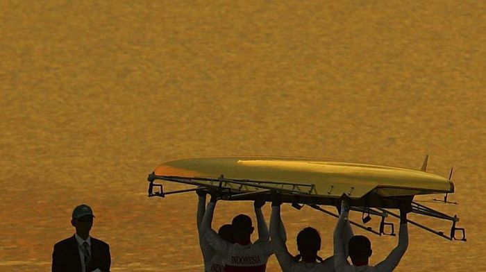 ILustrasi Dayung, ILustrasi cabang Dayung DOHA, QATAR - DECEMBER 05: Rowers of Indonesia carry their boat ashore after winning a race in the semi-finals of the Mens Four during the 15th Asian Games Doha 2006 at West Bay Lagoon on December 5, 2006 in Doha, Qatar. (Photo by Andrew Wong/Getty Images)