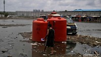 Harapannya, warga kampung meminta air rob di kawasan itu disedot agar aktivitas ekonomi di kawasan itu dapat buka kembali dan berjalan normal.