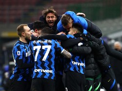 Antonio Conte berhasil membangkitkan gairah di tubuh Inter Milan. Dia selalu berapi-api dalam setiap laga. (Foto: Getty Images/Marco Luzzani)