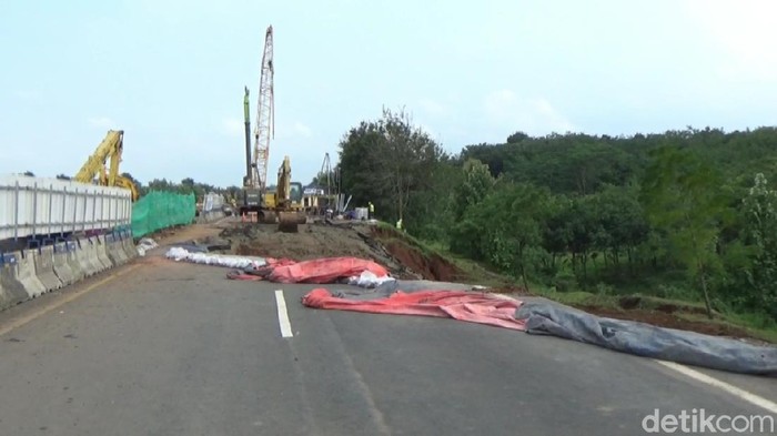 Jalan darurat di Tol Cipali baru mencapai 60 persen