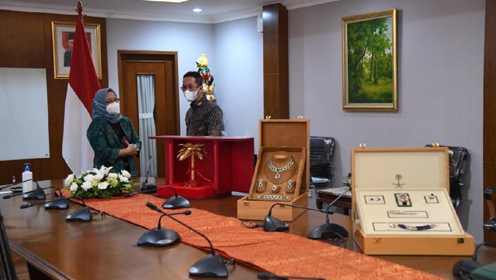 Jokowi Laporkan Barang Gratifikasi Rp 8,7 M