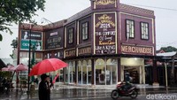 Kampung Coklat berada di Jalan Bantengblorok, Kademangan.