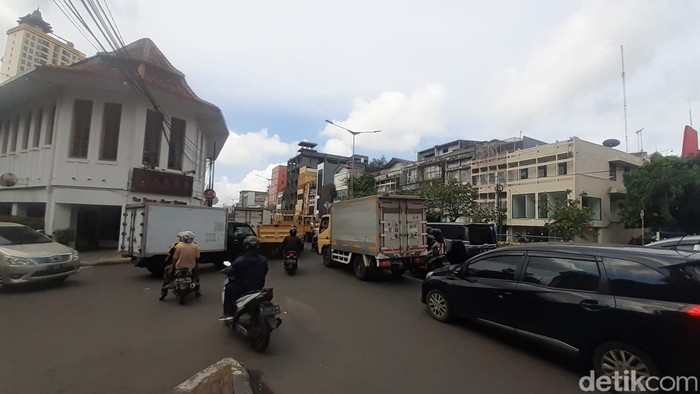 Kemacetan akibat LEZ Kota Tua sampai Glodok, 15 Februari 2021. (Afzal NI/detikcom)