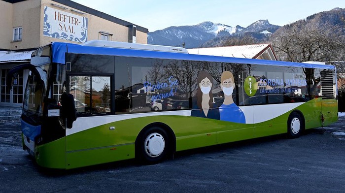 Sebuah bus khusus vaksin COVID-19 dipersiapkan khusus di Jerman untuk inokulasi untuk orang-orang yang mengalami kesulitan ke pusat vaksinasi setempat.