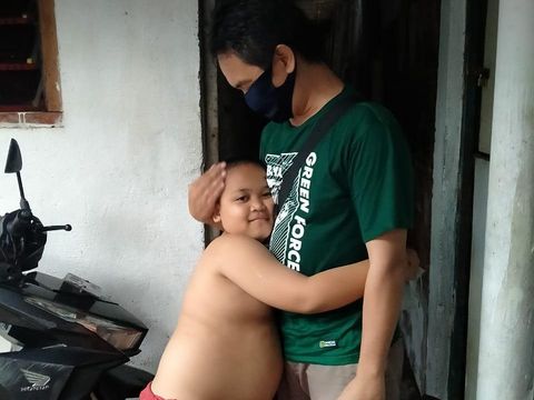 kisah bocah yang ngadem di ATM, kini diajak bermain film. kisah bocah yang ngadem di ATM, kini diajak bermain film.