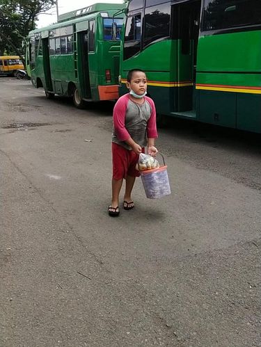 kisah bocah yang ngadem di ATM, kini diajak bermain film. kisah bocah yang ngadem di ATM, kini diajak bermain film.