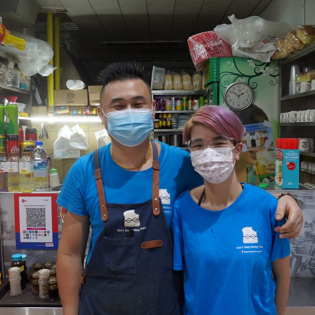 Kisah Pasangan Jatuh Cinta di Kedai Roti Bakar, Kini Sukses Berdua!