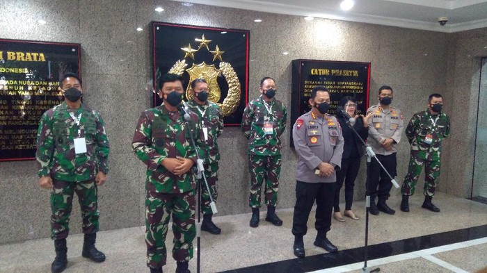 Konferensi pers Panglima TNI dan Kapolri (Adhyasta-detikcom)