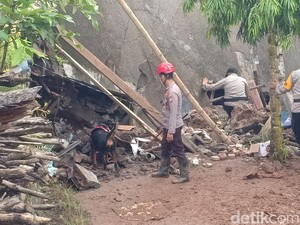 Evakuasi Korban Longsor Nganjuk Dihentikan, Dilanjutkan Besok Pagi