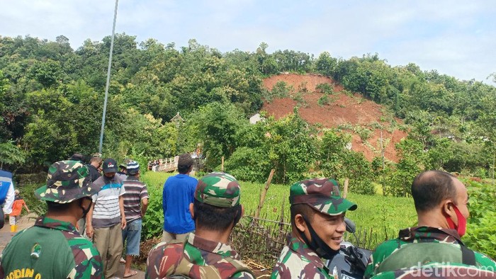 Longsor di Nganjuk Tewaskan 2 Orang, 18 Terluka Dan 21 Orang Hilang