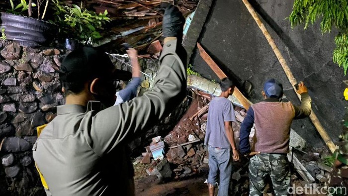 Longsor di Nganjuk Tewaskan 2 Orang, 18 Terluka Dan 21 Orang Hilang