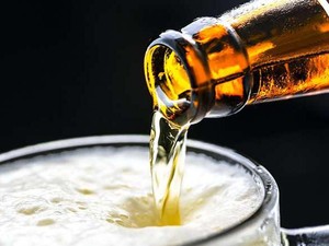Para Pekerja Zaman Dulu Tidak Dibayar Uang, tapi Pakai Bir