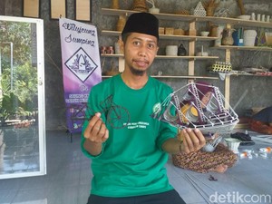 Pemuda Ciamis Sukses Berdayakan IRT Bikin Kerajinan dari Koran Bekas