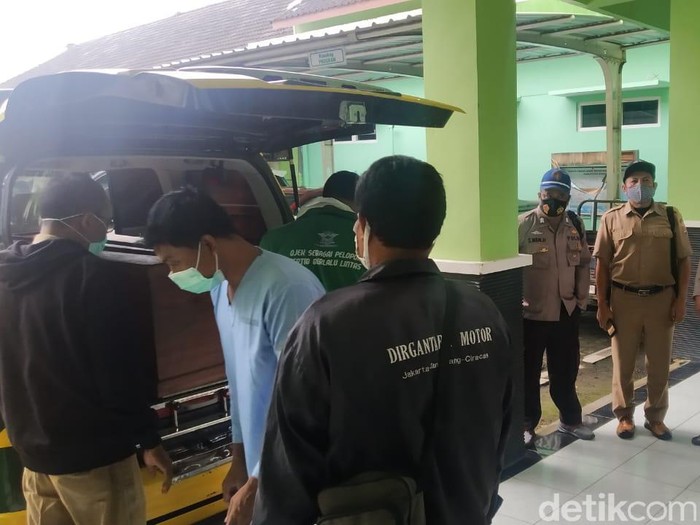 Penemuan mayat di dekat TPI Demak, Senin (15/2/2021).
