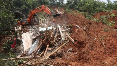 Potret Longsoran Gunung Wilis Nganjuk yang Timbun 16 Orang