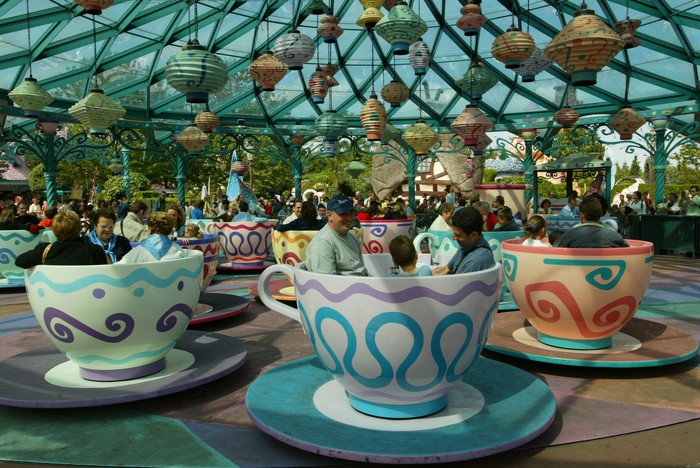 Potret Megahnya Taman Bermain Disneyland