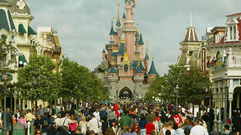 Potret Megahnya Taman Bermain Disneyland Potret Megahnya Taman Bermain Disneyland