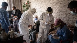 Sejak dimulainya kampanye vaksin, tim medis Turki mulai melakukan vaksinasi hingga ke desa pedalaman. Hal itu tentu menjadi tantangan untuk para pekerja medis.