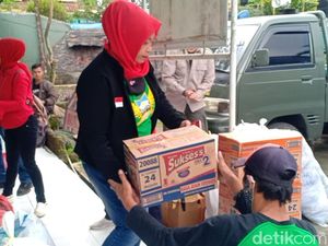 Relawan Bandung Barat Galang Bantuan untuk Korban Banjir Subang