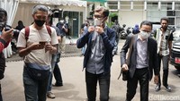 Ridwan Remin datang ke KPAI bersama tim kuasa hukumnya. (Foto: Palevi/detikcom) 