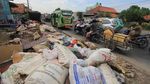 Duh, Sampah Sisa Banjir Menumpuk di Pantura