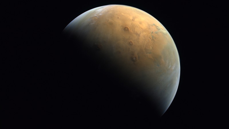 Satelit Uni Emirat Arab tangkap gambar menawan planet Mars