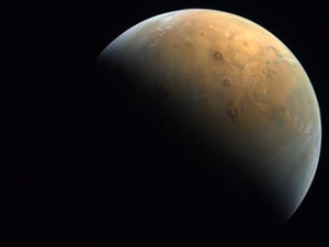 Satelit Uni Emirat Arab Tangkap Gambar Menawan Planet Mars
