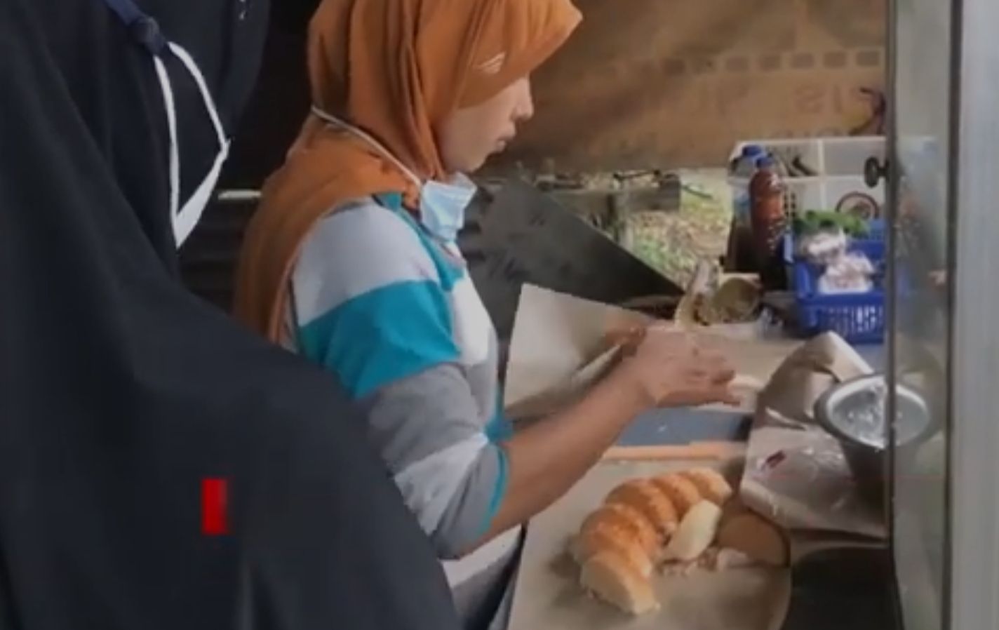 Rela Antre Demi Serabi Sugio yang Empuk Harum Ini