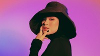 Dulu ia dikenal sebagai personel Blink yang kemudian memutuskan untuk bubar. Foto: dok. SIVIA