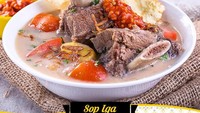 Kalau sop iga yang satu ini ditawarkan oleh restoran bernama Chop BUntut Cak Yo di Kelapa Gading. Sop iganya punya banyak isian, mulai dari lidah, kikil dan babat yang empuk. Foto: detikcom