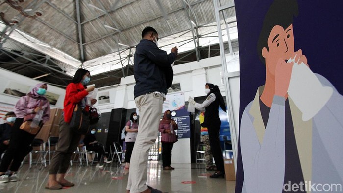 Deteksi COVID-19 dengan sampel melalui embusan napas digelar di Stasiun Balapan, Solo. Hal itu dilakukan sebagai pencegahan penyebaran virus Corona.