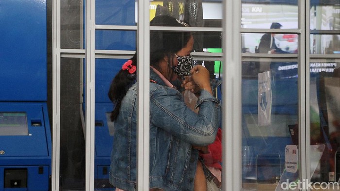 Deteksi COVID-19 dengan sampel melalui embusan napas digelar di Stasiun Balapan, Solo. Hal itu dilakukan sebagai pencegahan penyebaran virus Corona.