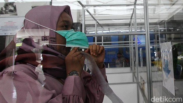 Suasana Tes GeNose C19 di Stasiun Balapan