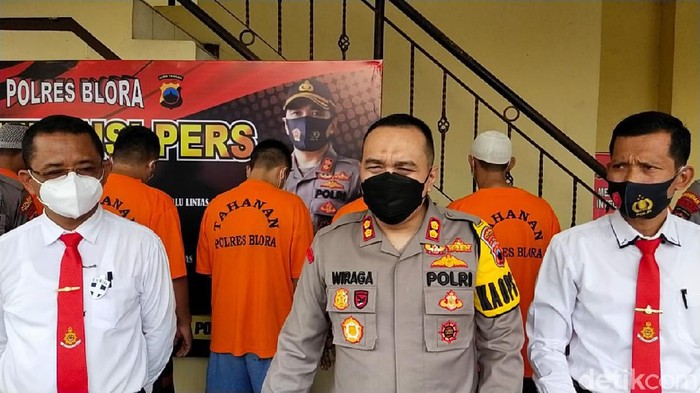 Tiga pencuri kayu dan penganiaya karyawan Perhutani KPH Cepu ditangkap Polres Blora.