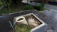 Bekas fasilitas umum tersebut tampak tidak terurus seingga mengganggu pemandangan.