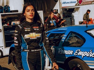 Inilah Pembalap Wanita Keturunan Arab Pertama di NASCAR