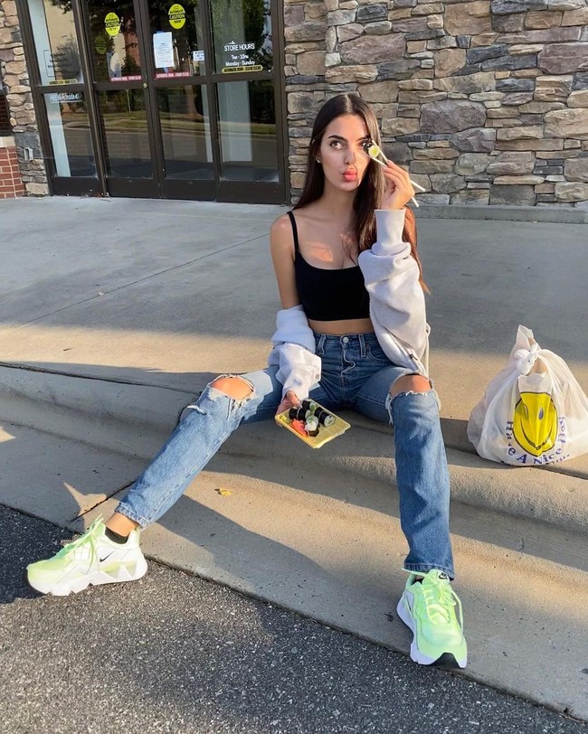 Sabtu ini, ia akan berlaga di Lucas Oil 200 yang akan diadakan di arena balap terkenal, Daytona International Speedway, Florida. Bagi Toni Breidinger, bisa mengaspal di Daytona bagai mimpi yang menjadi kenyataan. (Foto: Instagram/@tonibreidinger)